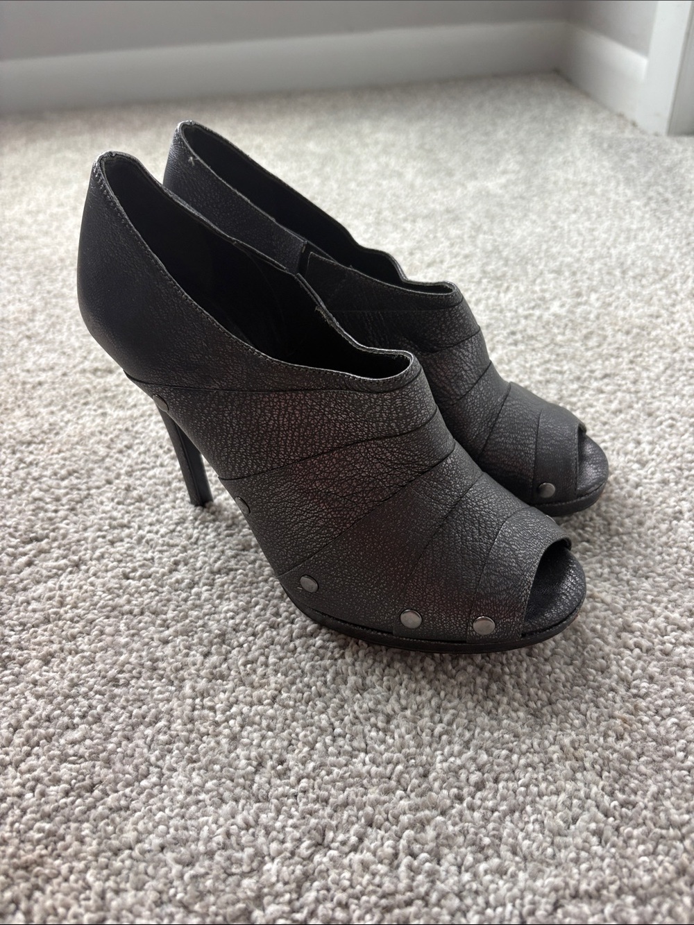 Diane Von Furstenberg Black Textured Peep-Toe High Heels